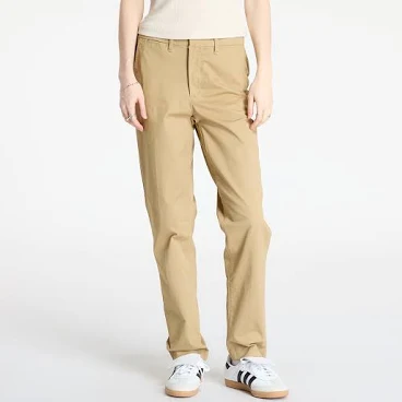 Woman Levi’s Essential Chino Pants