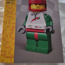 LEGO Up-Scaled LEGO Minifigure Driver Racing 40649 694pcs 10+ Brick Separator